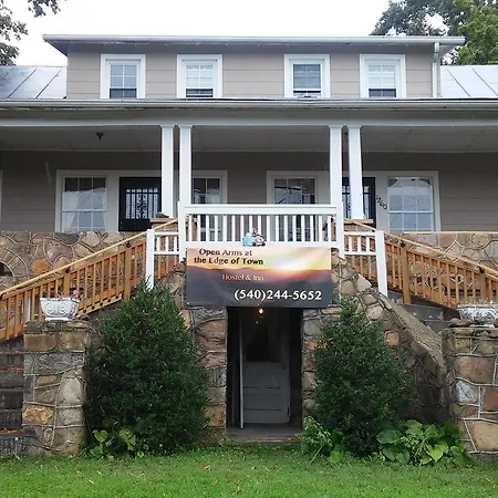 Open Arms Hostel & Inn